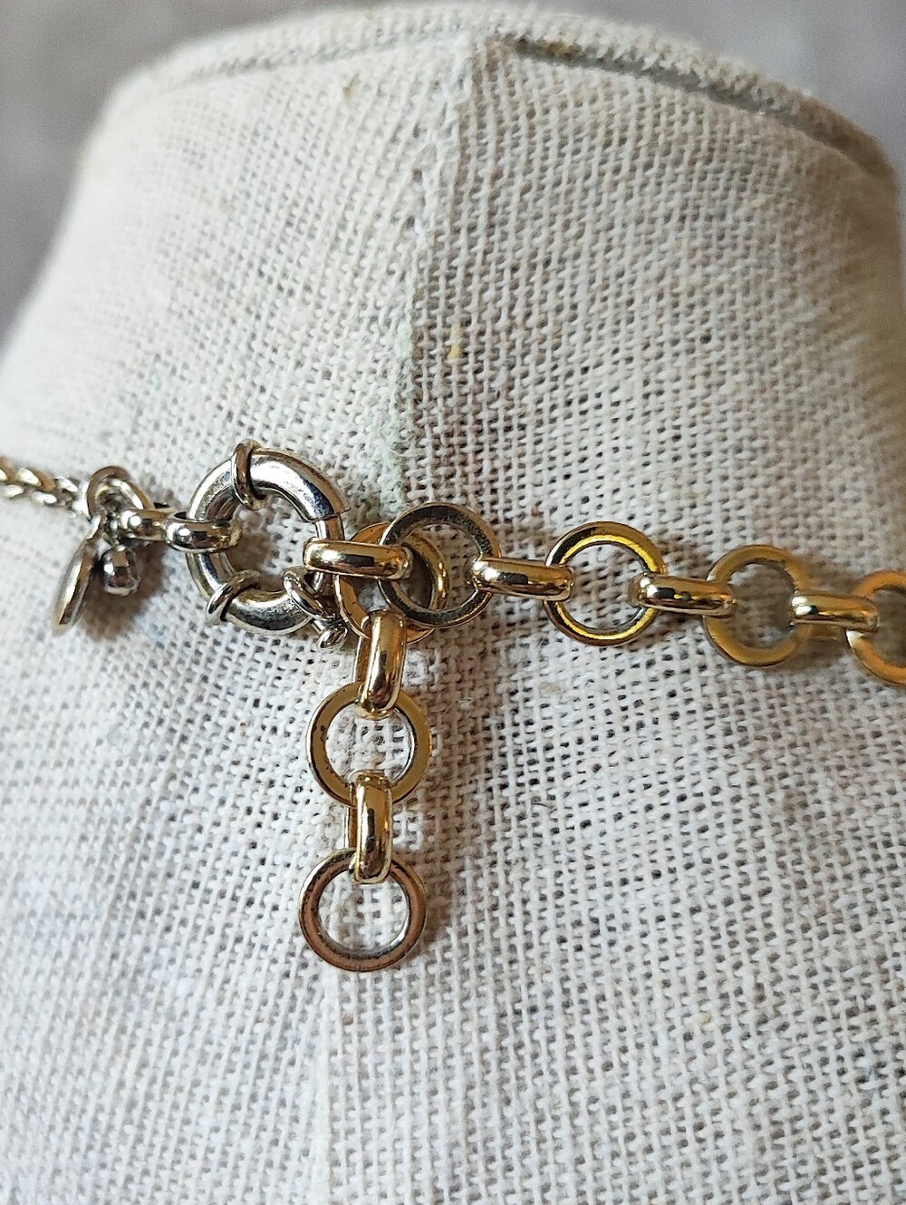 J. Crew Signed Gold Tone Faux Pearl Cha Cha Necklace Lifesaver Clasp - Picture 3 of 7